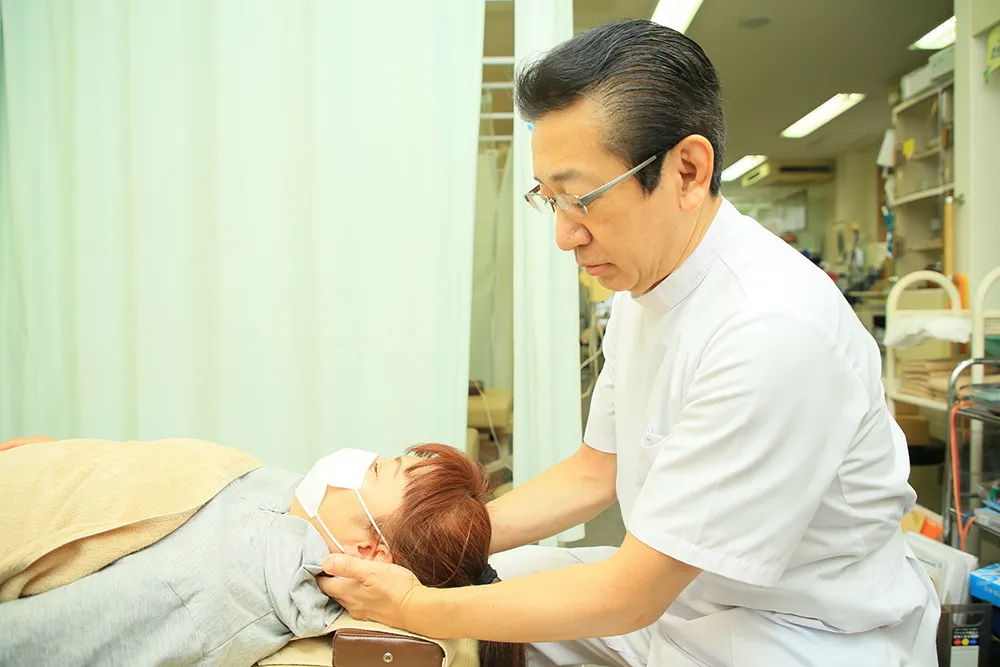 痛みの原因や症状のタイプを診断し、針やマッサージなど施術内容をご説明。それぞれに適した施術をおすすめします。